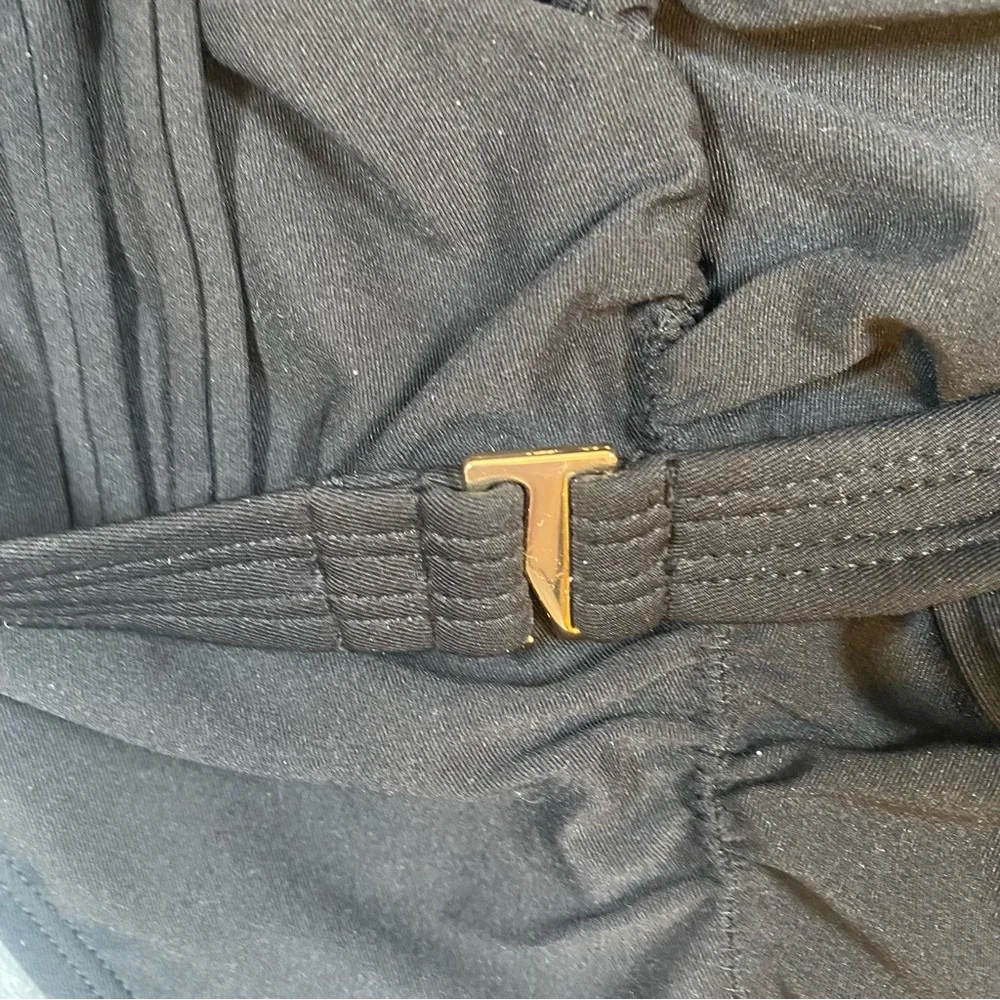 NWT Vince Camuto Plunge Neck Halter Open Back One-Piece Swimsuit Size 10 Black - Picture 9 of 12